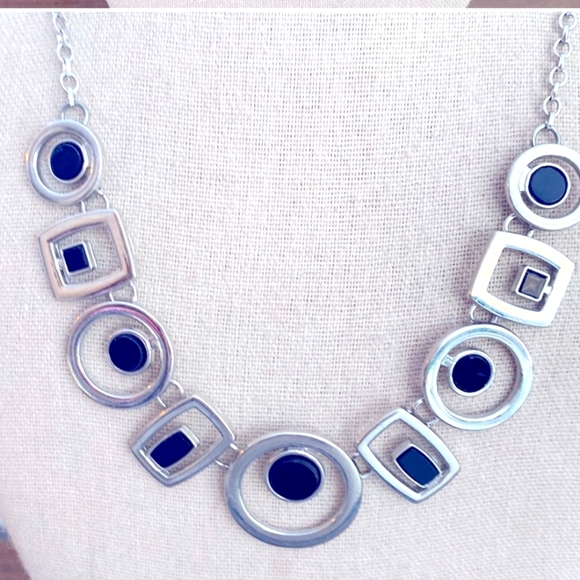 SILVER & BLACK  RETRO NECKLACE - Picture 2 of 2